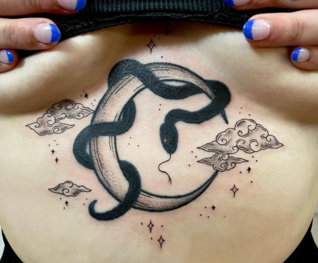 蛇(ヘビ)と月のタトゥー