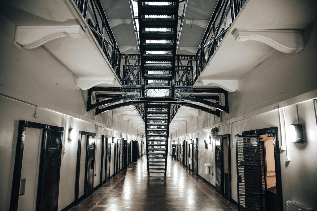 刑務所の画像