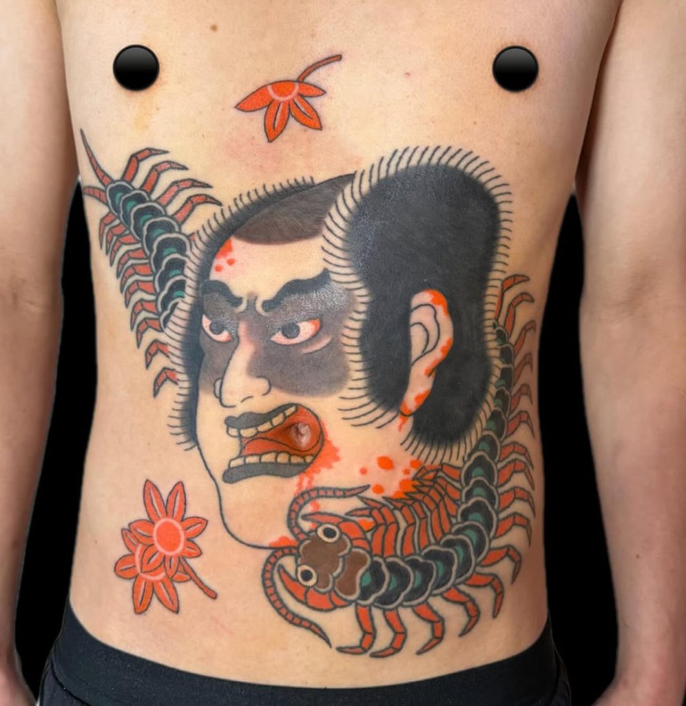 百足(ムカデ)と生首、紅葉散らしの刺青