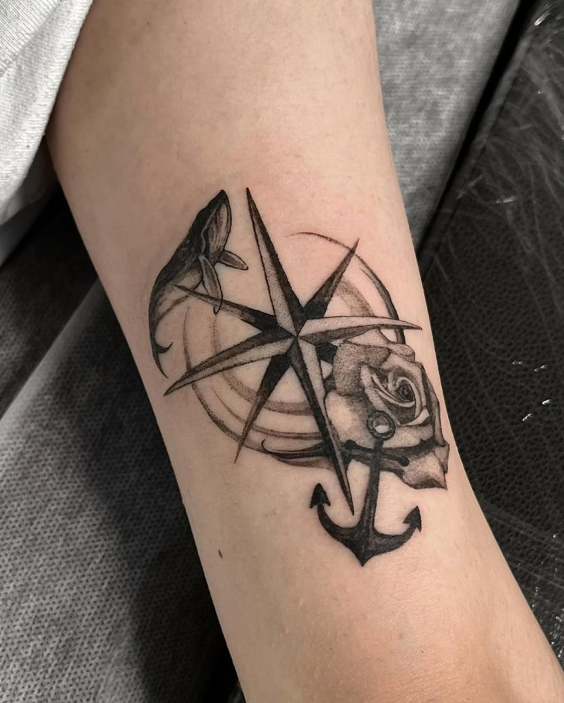 鯨(クジラ)とコンパスとイカリのタトゥー