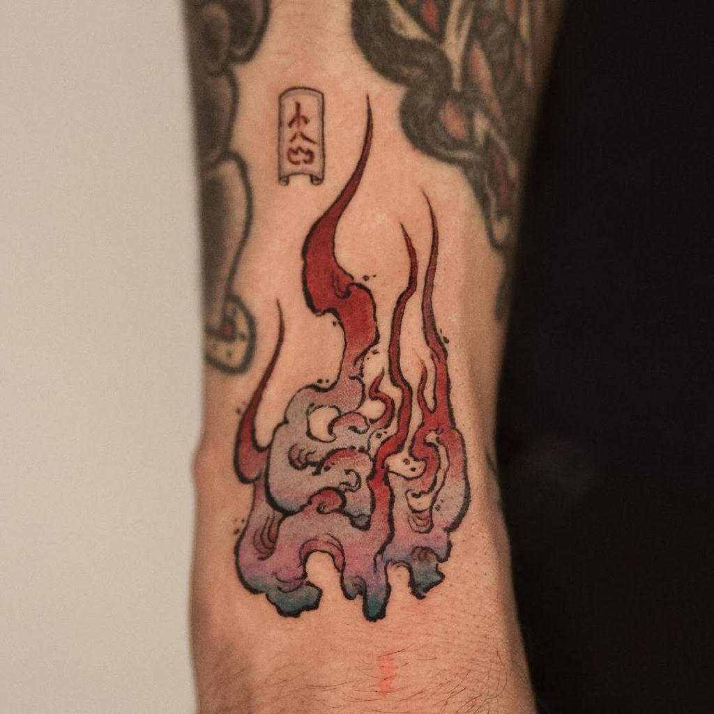 和風の火の玉を描いたタトゥー